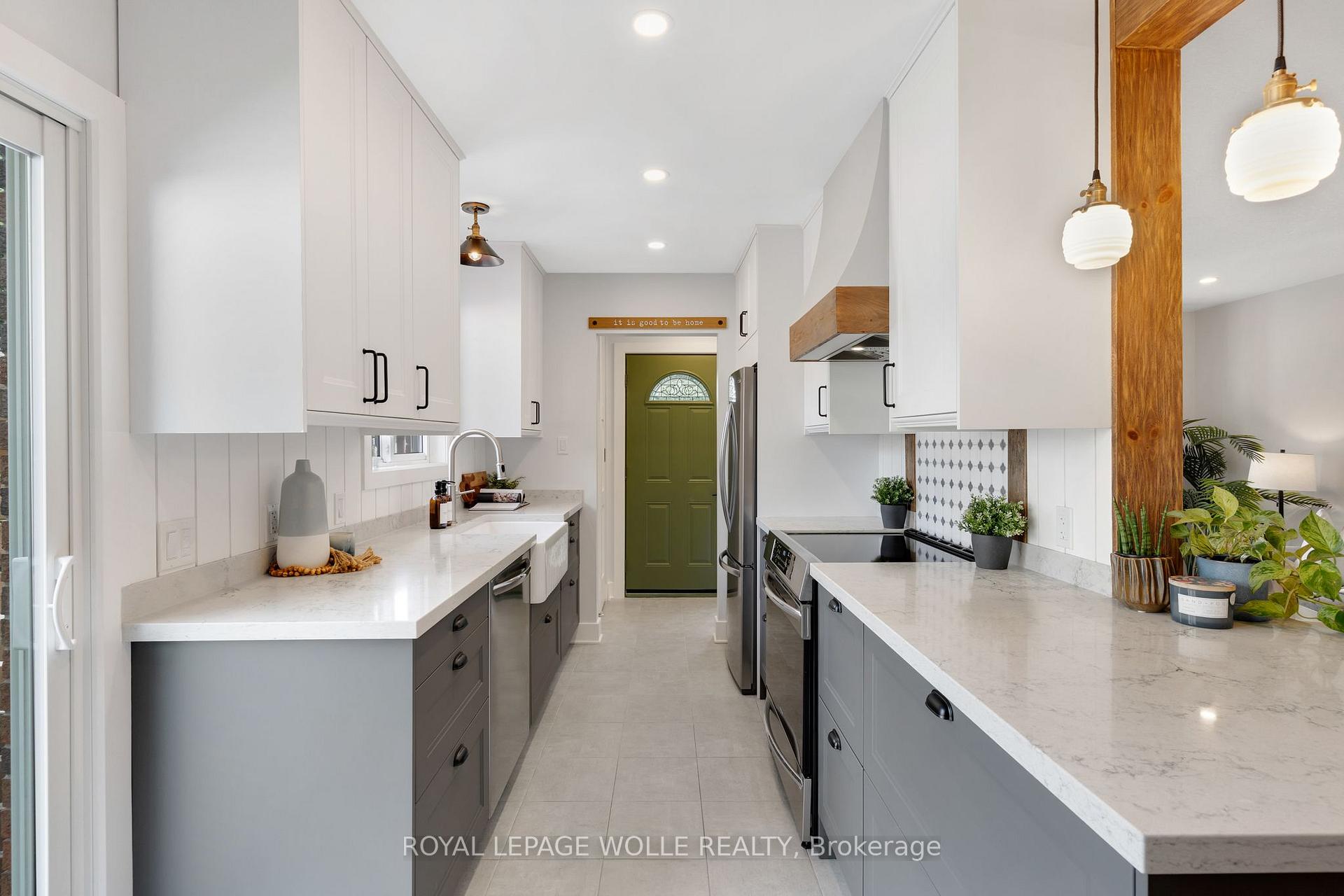 Photo 14 of Unit B, 477 Kingscourt Drive, Waterloo, Colonial Acres — HOMEH