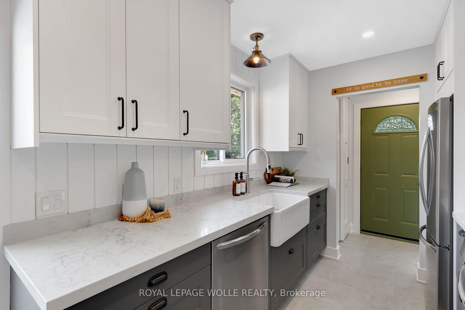 Photo 15 of Unit B, 477 Kingscourt Drive, Waterloo, Colonial Acres — HOMEH