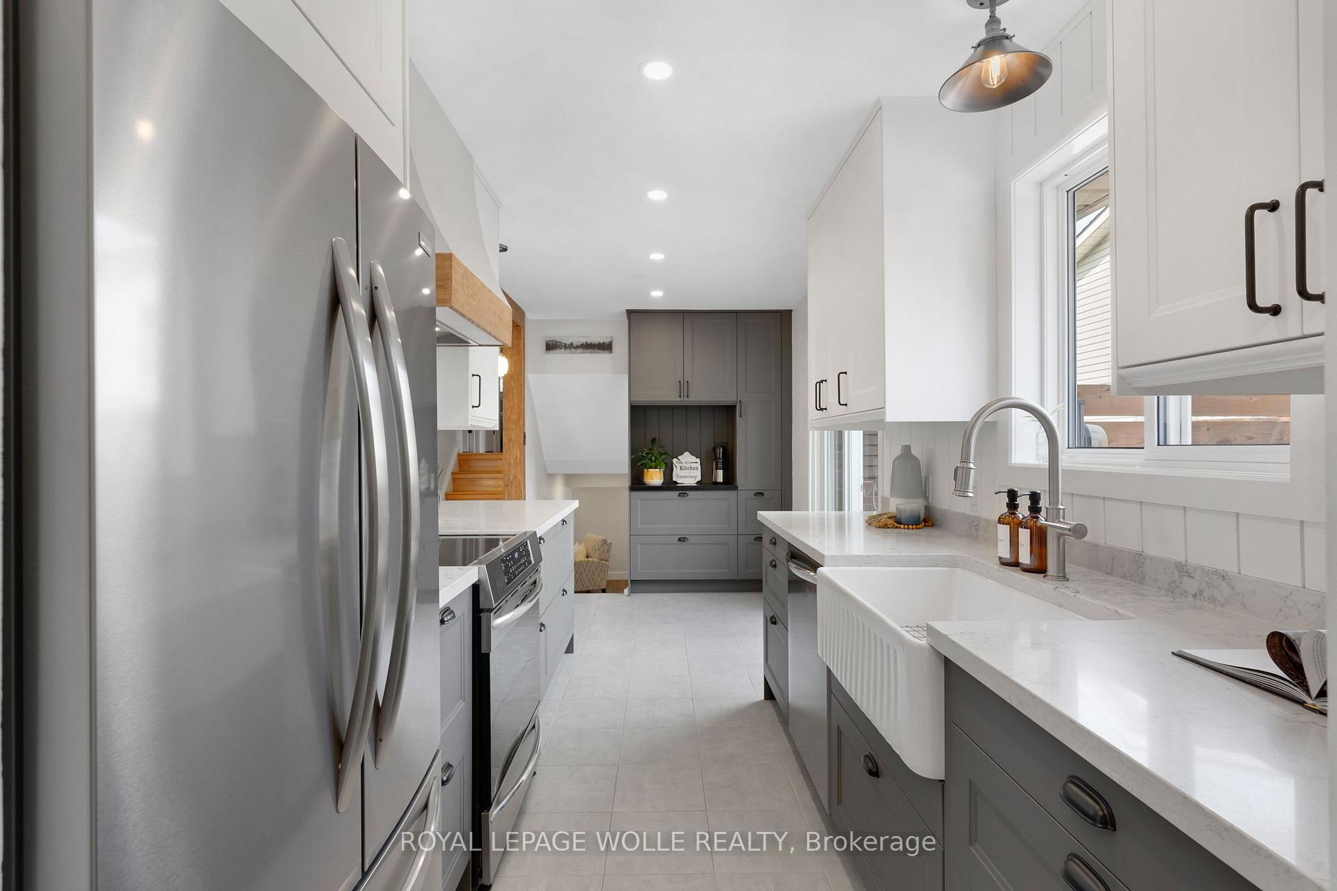 Photo 16 of Unit B, 477 Kingscourt Drive, Waterloo, Colonial Acres — HOMEH