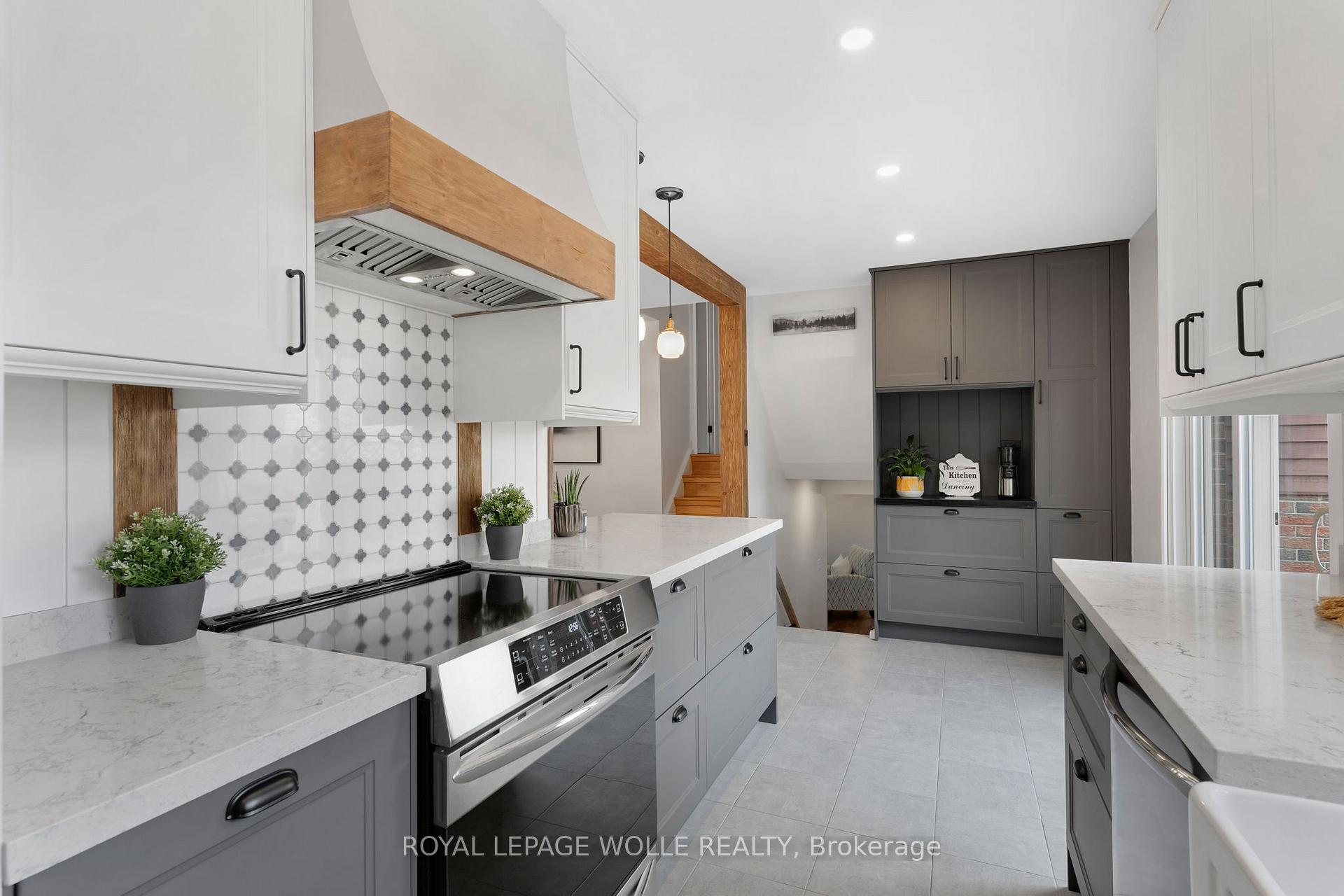 Photo 17 of Unit B, 477 Kingscourt Drive, Waterloo, Colonial Acres — HOMEH