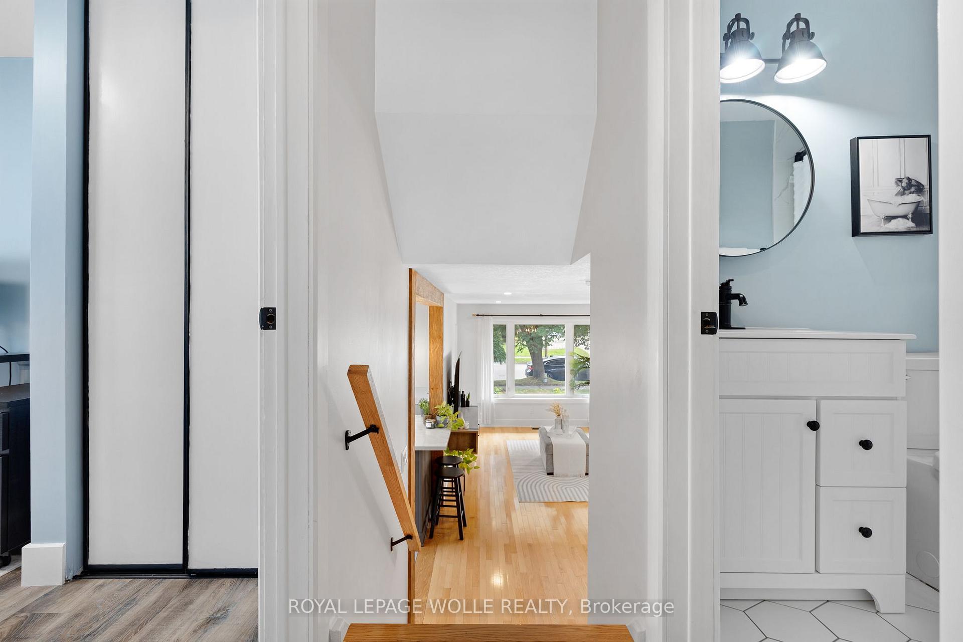 Photo 19 of Unit B, 477 Kingscourt Drive, Waterloo, Colonial Acres — HOMEH