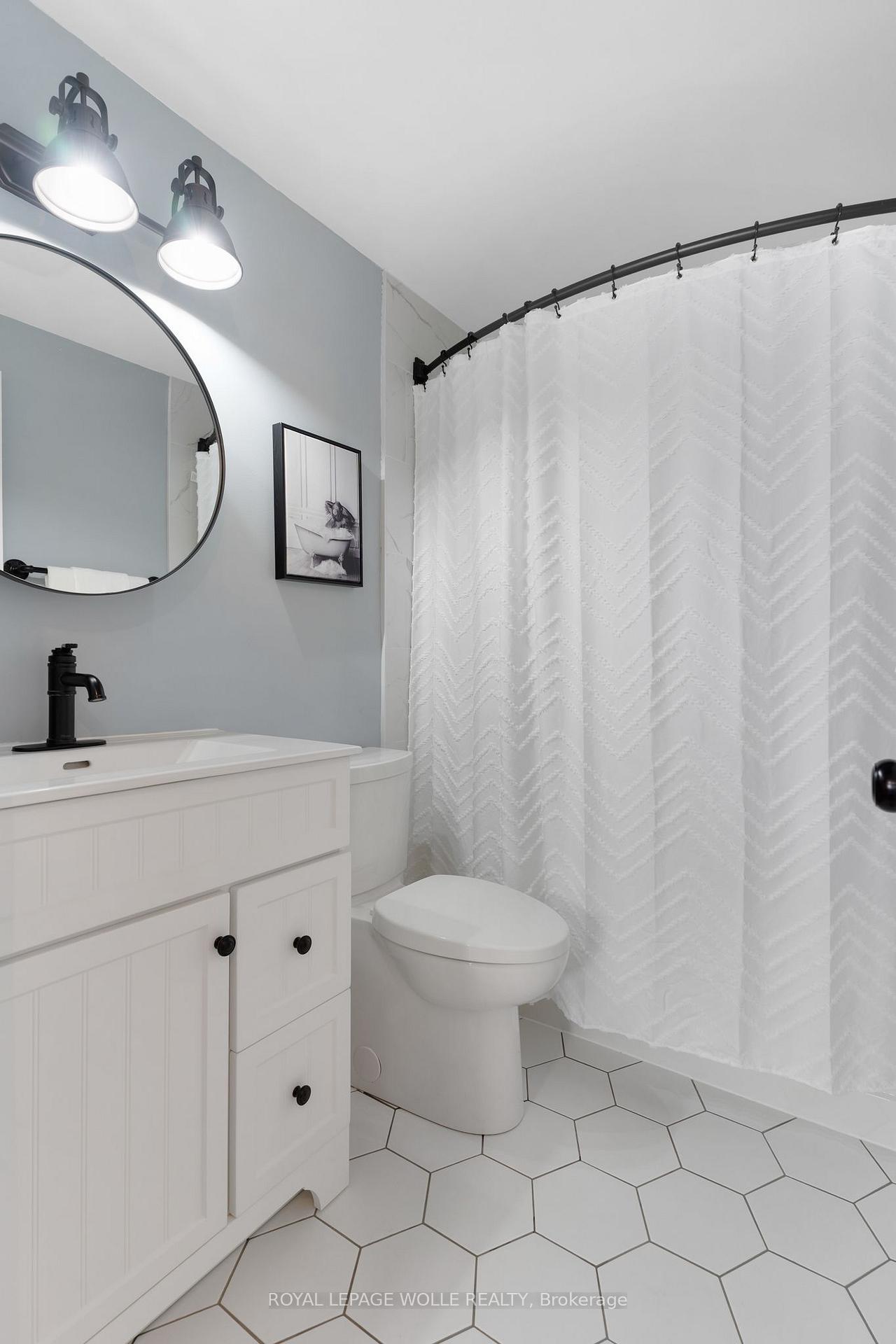 Photo 20 of Unit B, 477 Kingscourt Drive, Waterloo, Colonial Acres — HOMEH