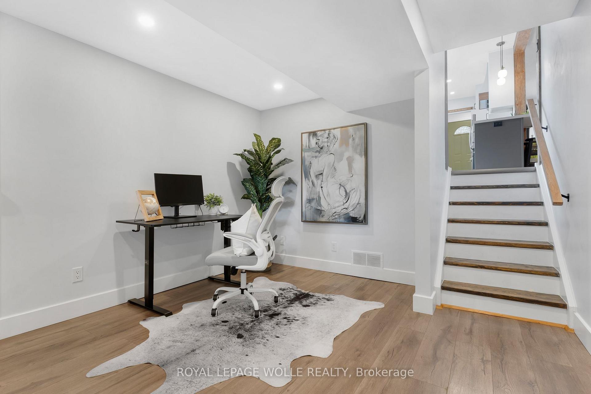Photo 29 of Unit B, 477 Kingscourt Drive, Waterloo, Colonial Acres — HOMEH
