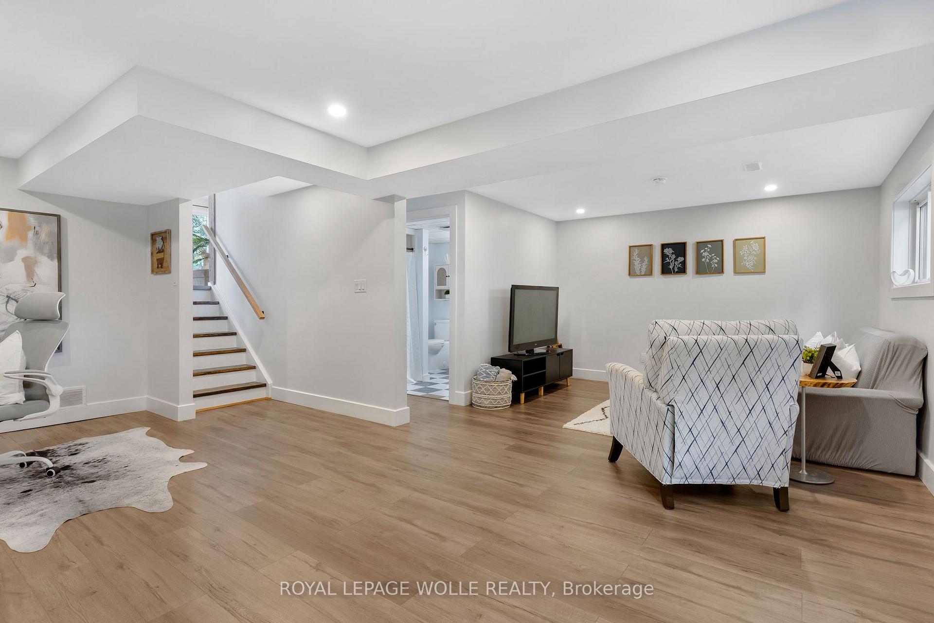 Photo 32 of Unit B, 477 Kingscourt Drive, Waterloo, Colonial Acres — HOMEH