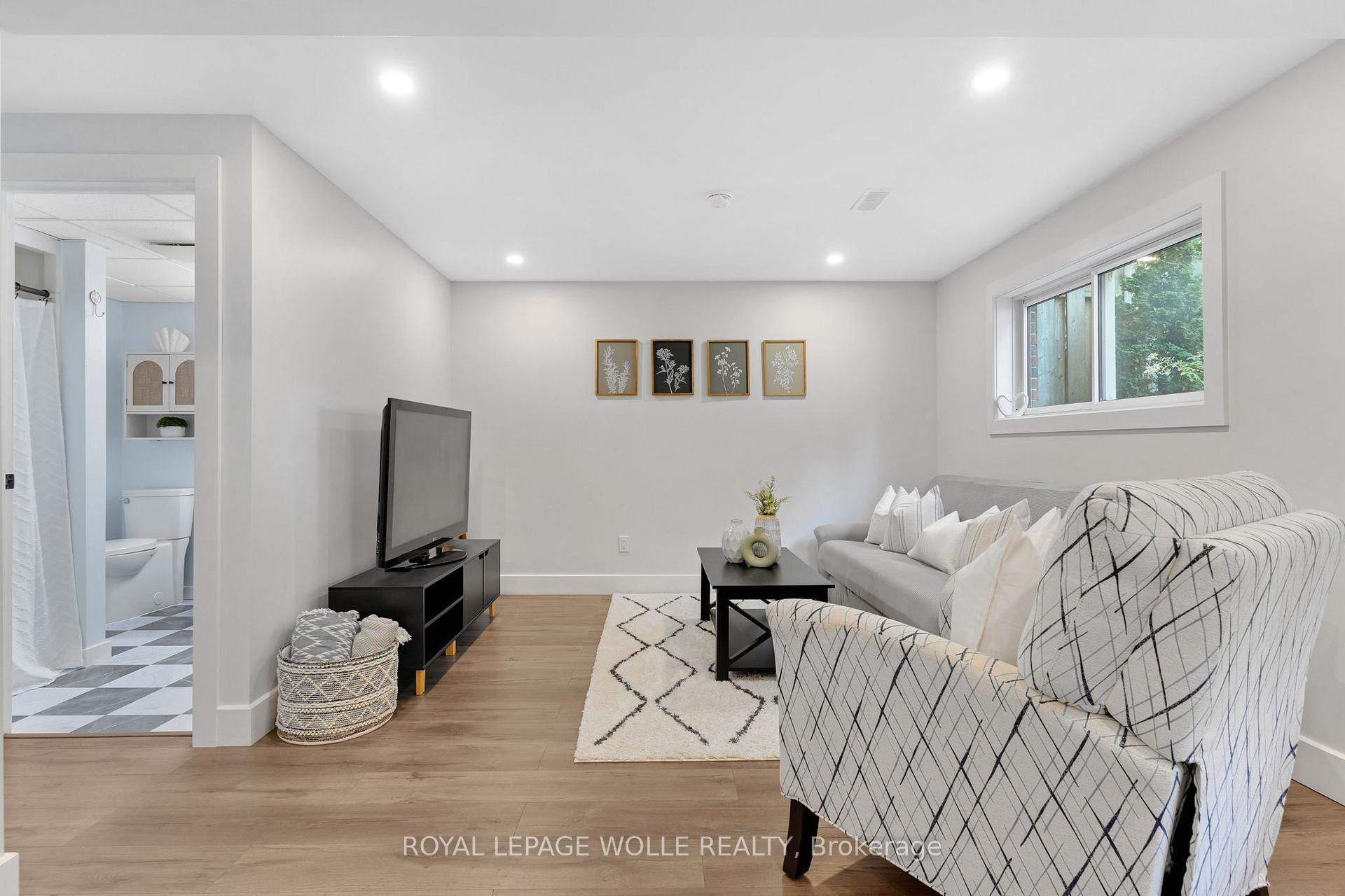 Photo 33 of Unit B, 477 Kingscourt Drive, Waterloo, Colonial Acres — HOMEH