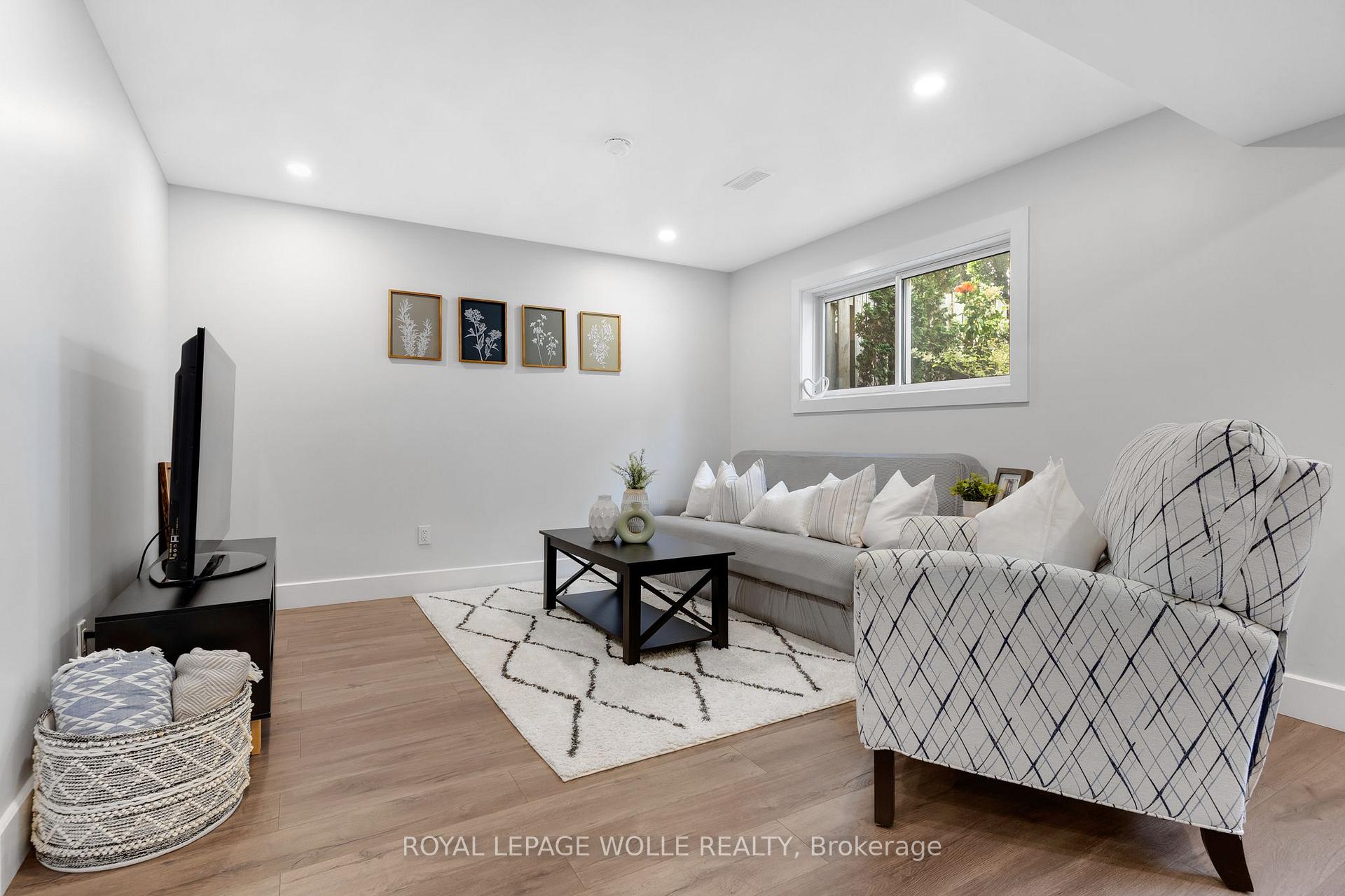 Photo 34 of Unit B, 477 Kingscourt Drive, Waterloo, Colonial Acres — HOMEH
