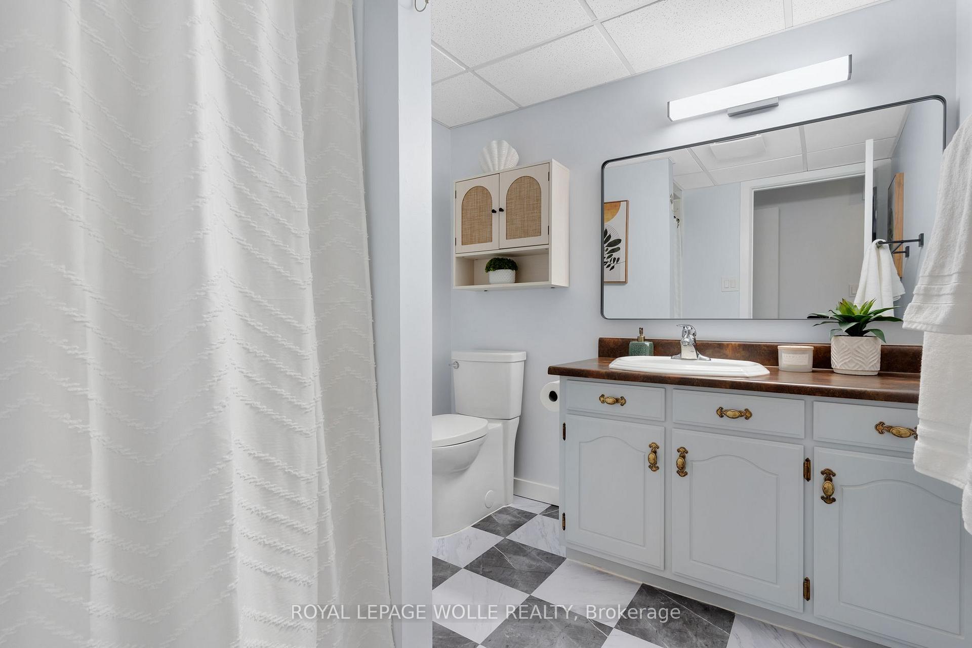 Photo 36 of Unit B, 477 Kingscourt Drive, Waterloo, Colonial Acres — HOMEH