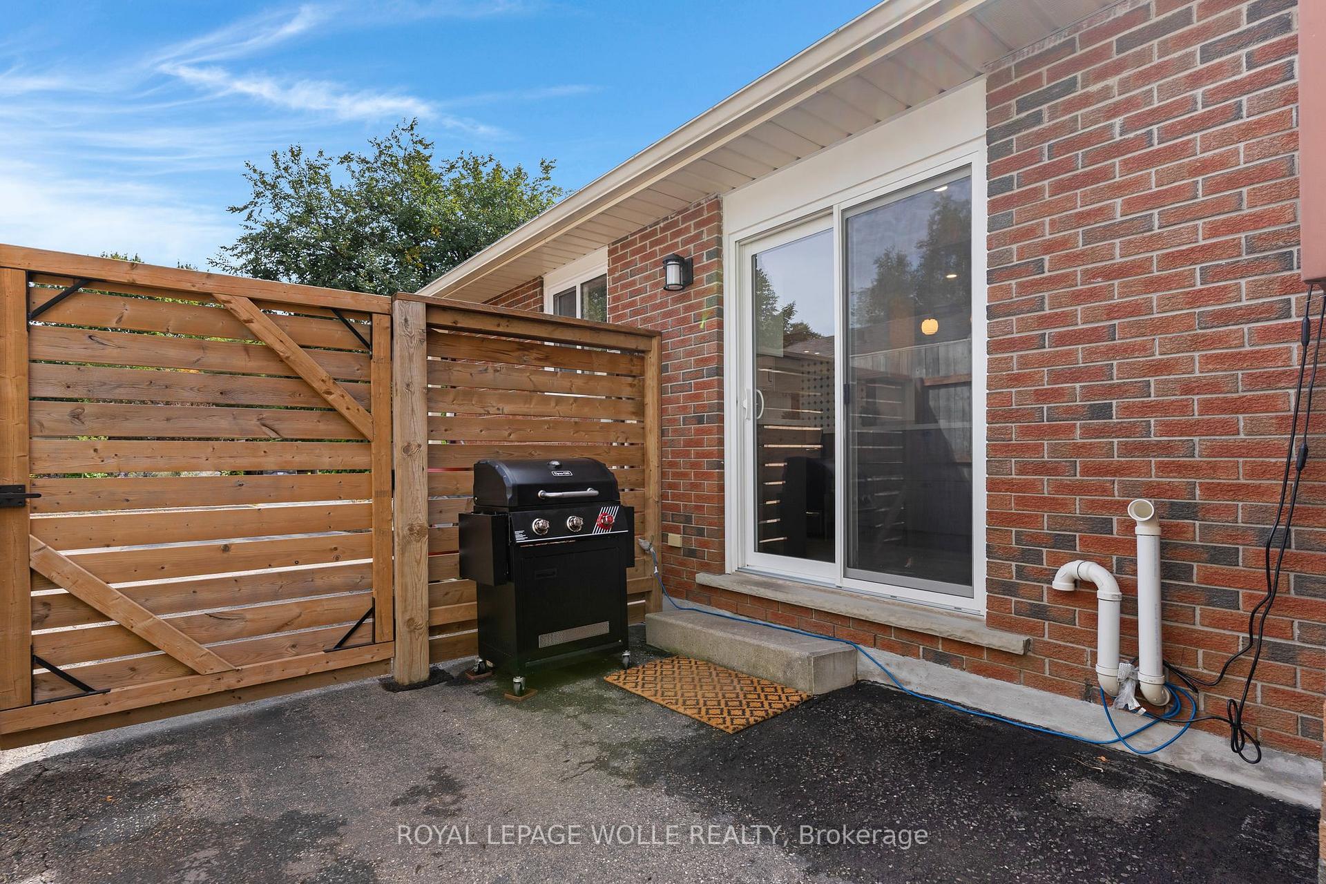 Photo 37 of Unit B, 477 Kingscourt Drive, Waterloo, Colonial Acres — HOMEH