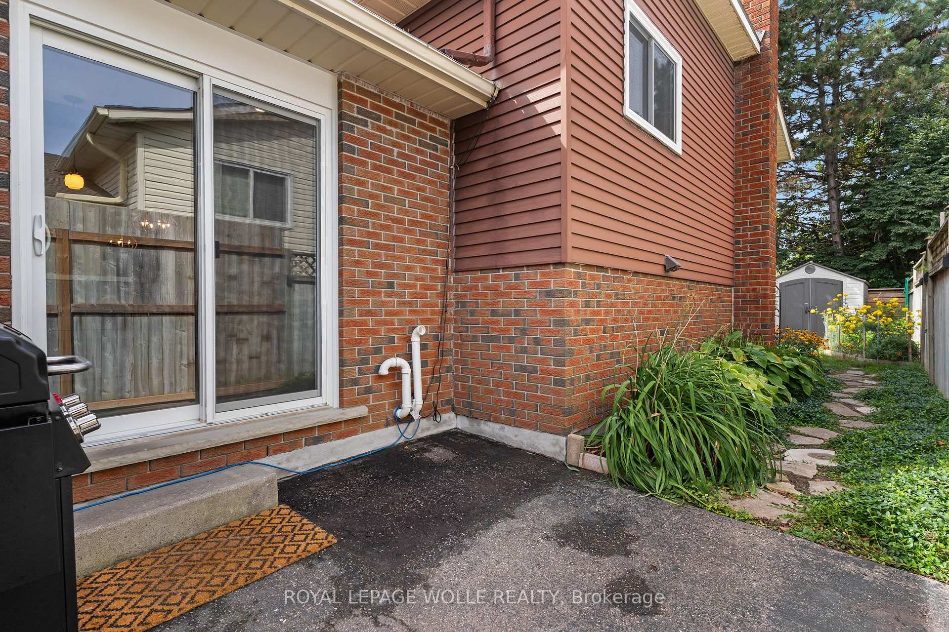Photo 38 of Unit B, 477 Kingscourt Drive, Waterloo, Colonial Acres — HOMEH