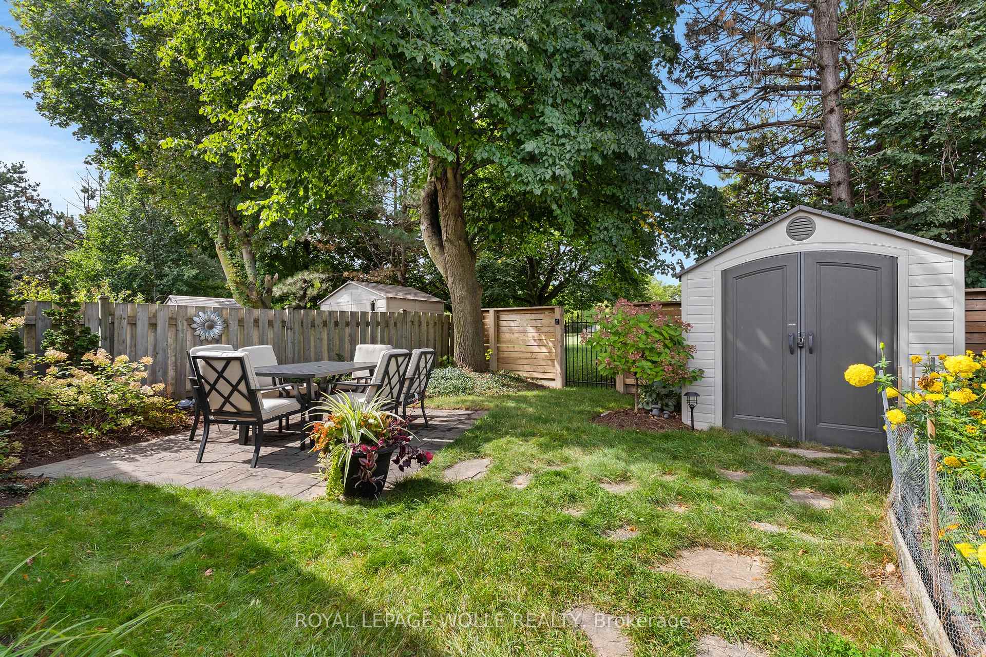 Photo 39 of Unit B, 477 Kingscourt Drive, Waterloo, Colonial Acres — HOMEH