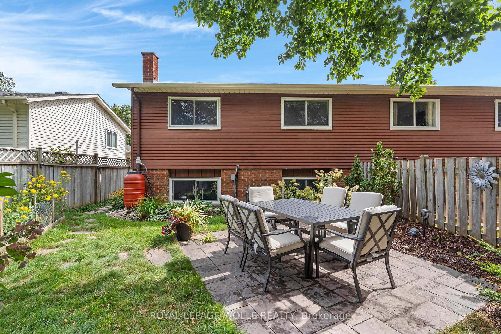 Photo 41 of Unit B, 477 Kingscourt Drive, Waterloo, Colonial Acres — HOMEH