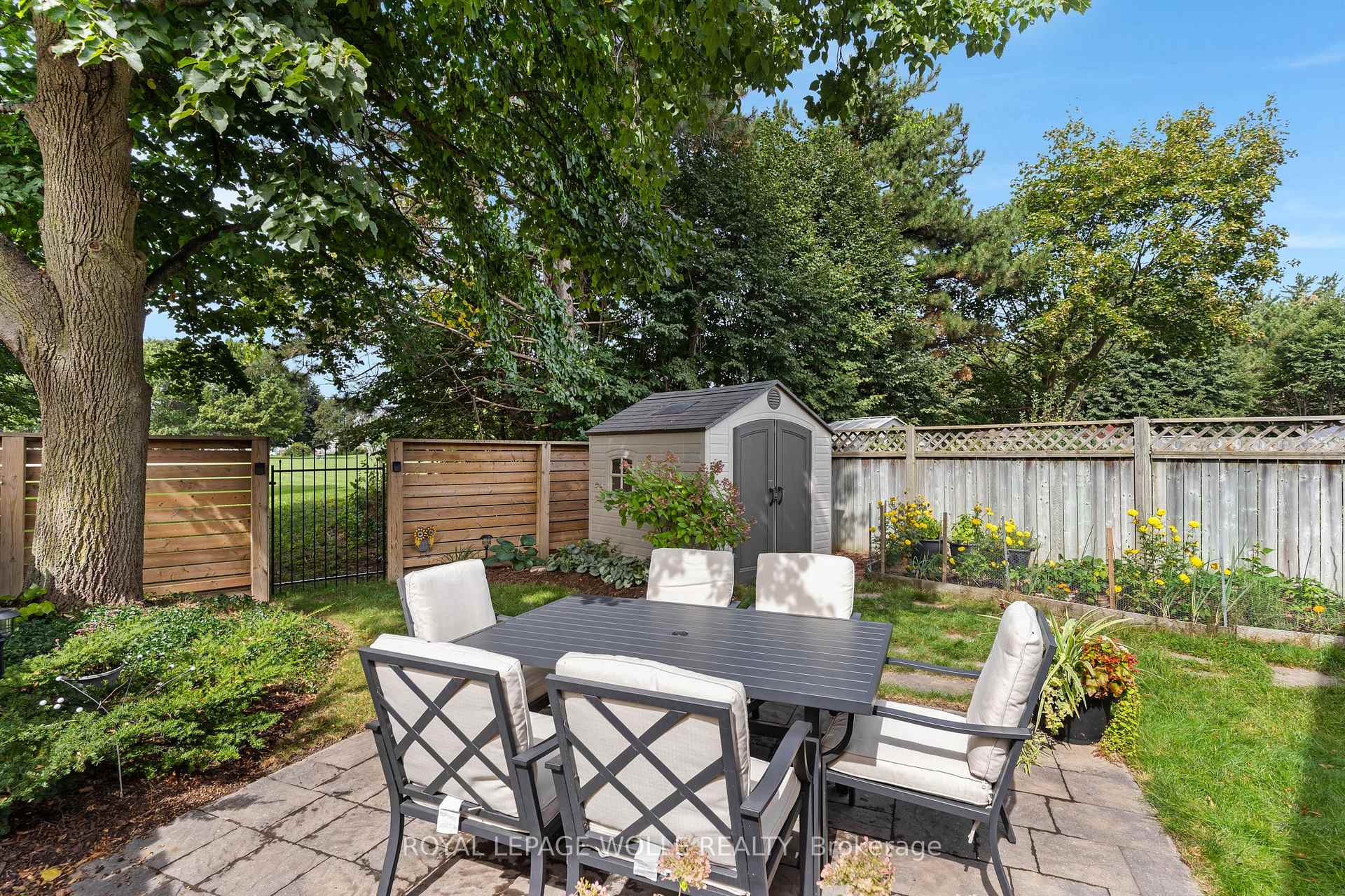 Photo 43 of Unit B, 477 Kingscourt Drive, Waterloo, Colonial Acres — HOMEH