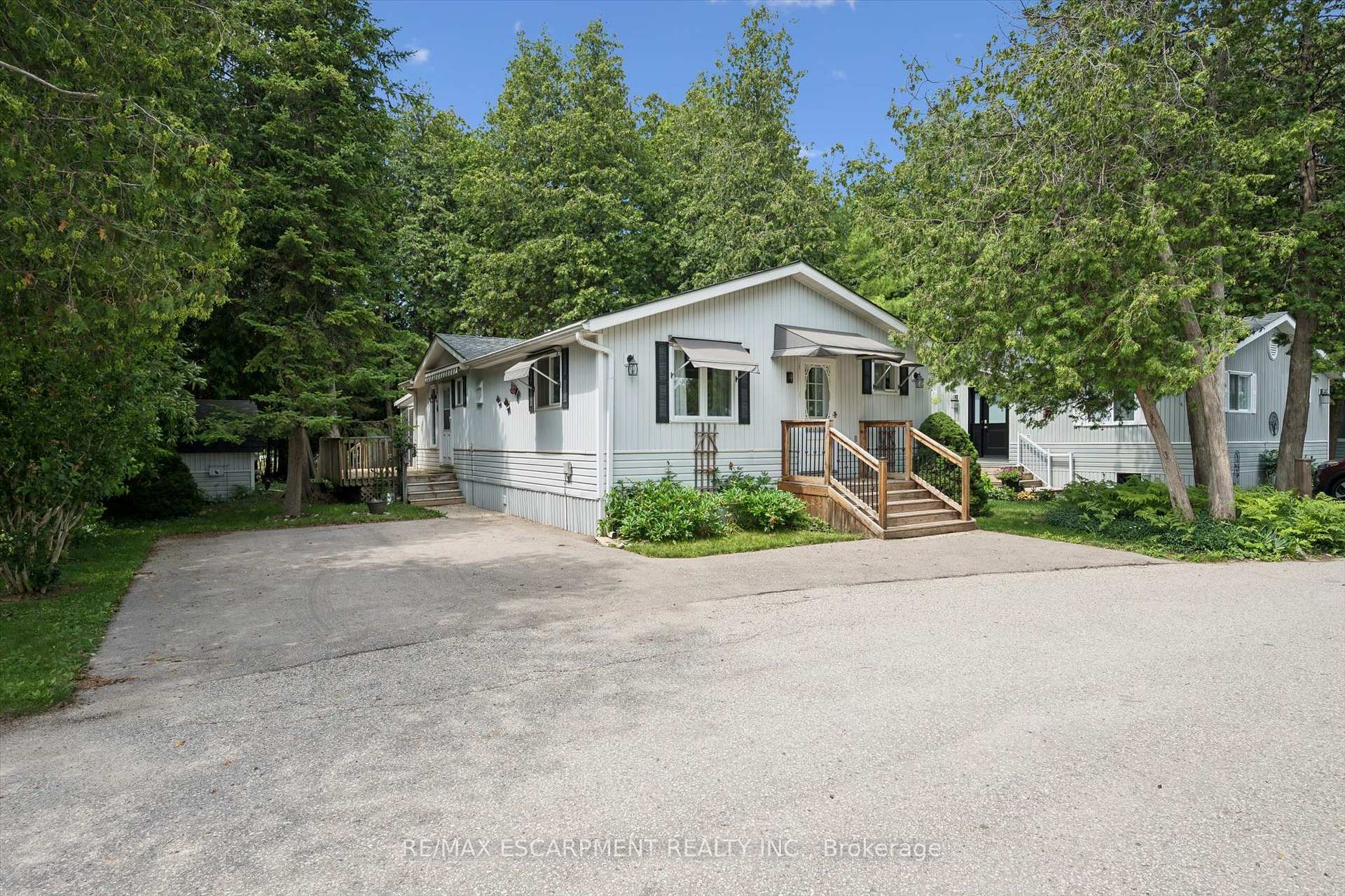 Photo 2 of 4 Spruce Avenue, Puslinch, Rural Puslinch East — HOMEH