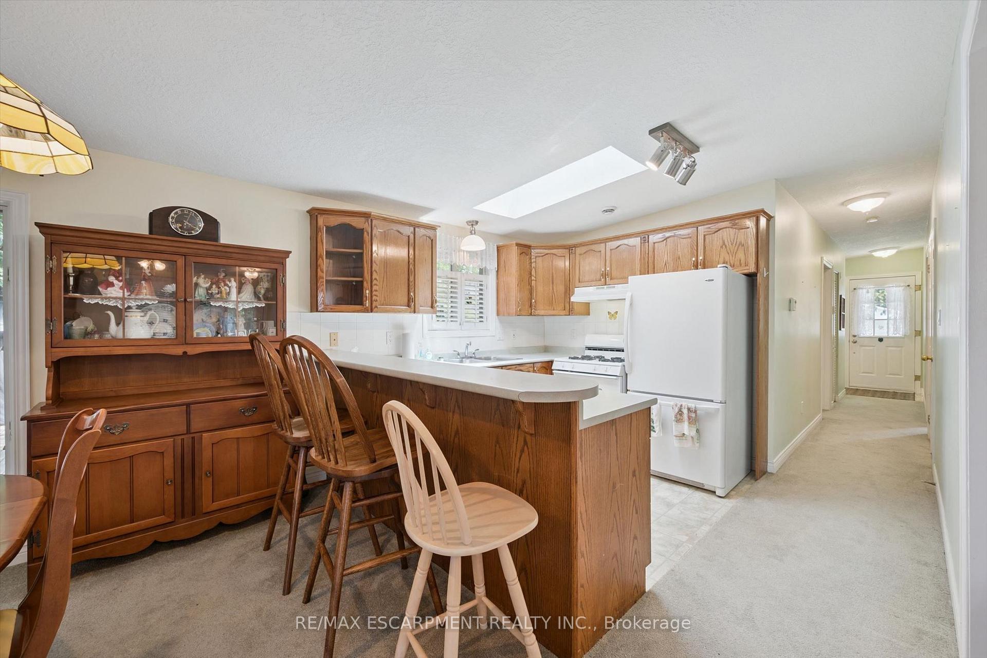 Photo 5 of 4 Spruce Avenue, Puslinch, Rural Puslinch East — HOMEH