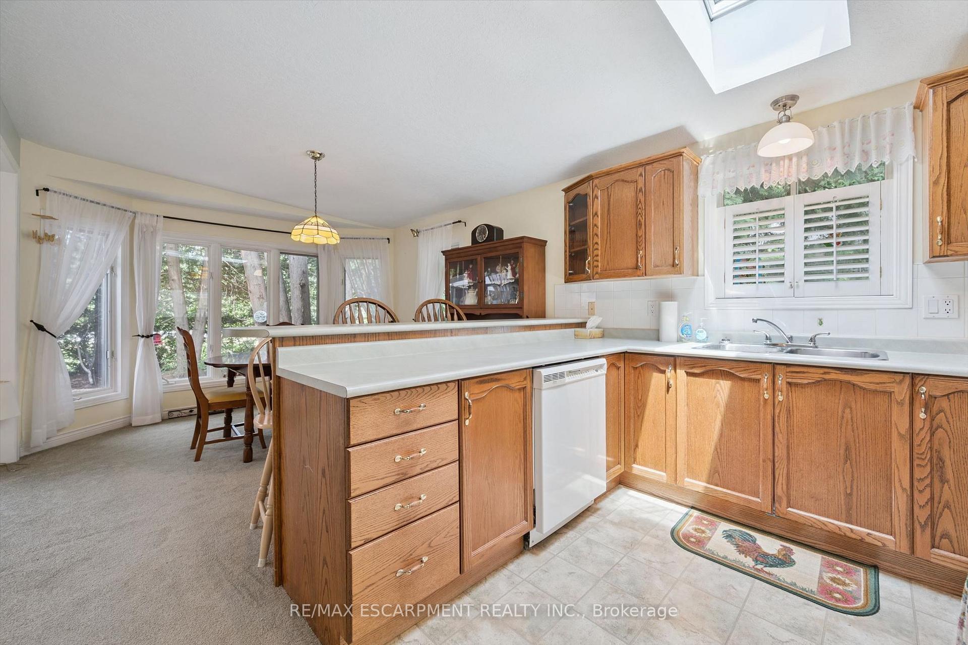 Photo 8 of 4 Spruce Avenue, Puslinch, Rural Puslinch East — HOMEH