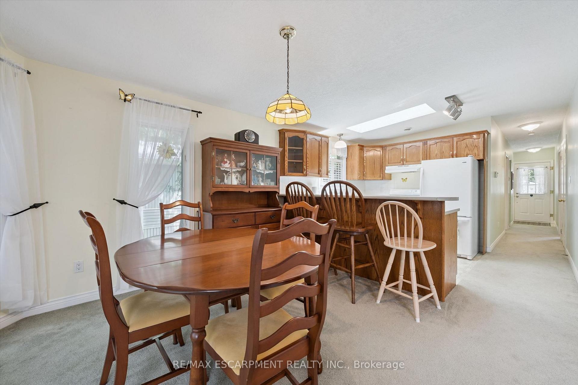 Photo 10 of 4 Spruce Avenue, Puslinch, Rural Puslinch East — HOMEH