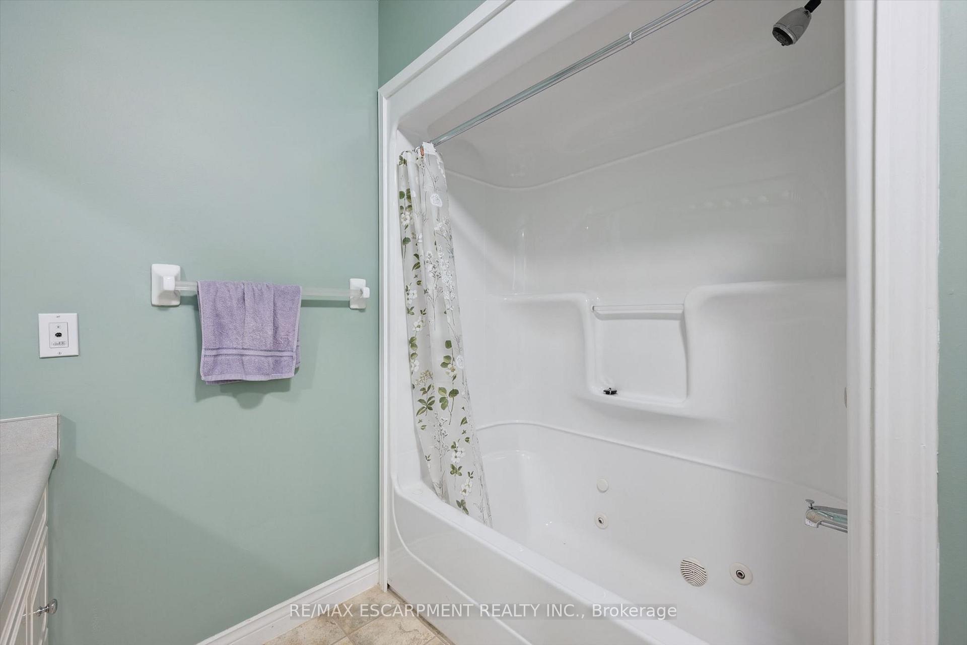 Photo 16 of 4 Spruce Avenue, Puslinch, Rural Puslinch East — HOMEH