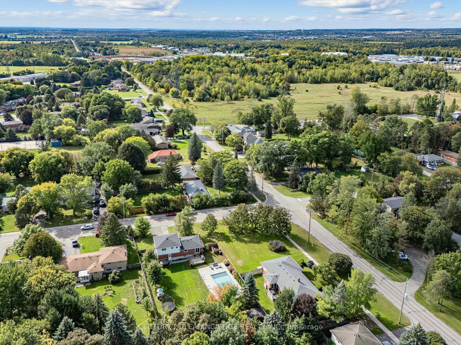 Photo 2 of 47 Centennial Avenue, East Gwillimbury, Holland Landing — HOMEH