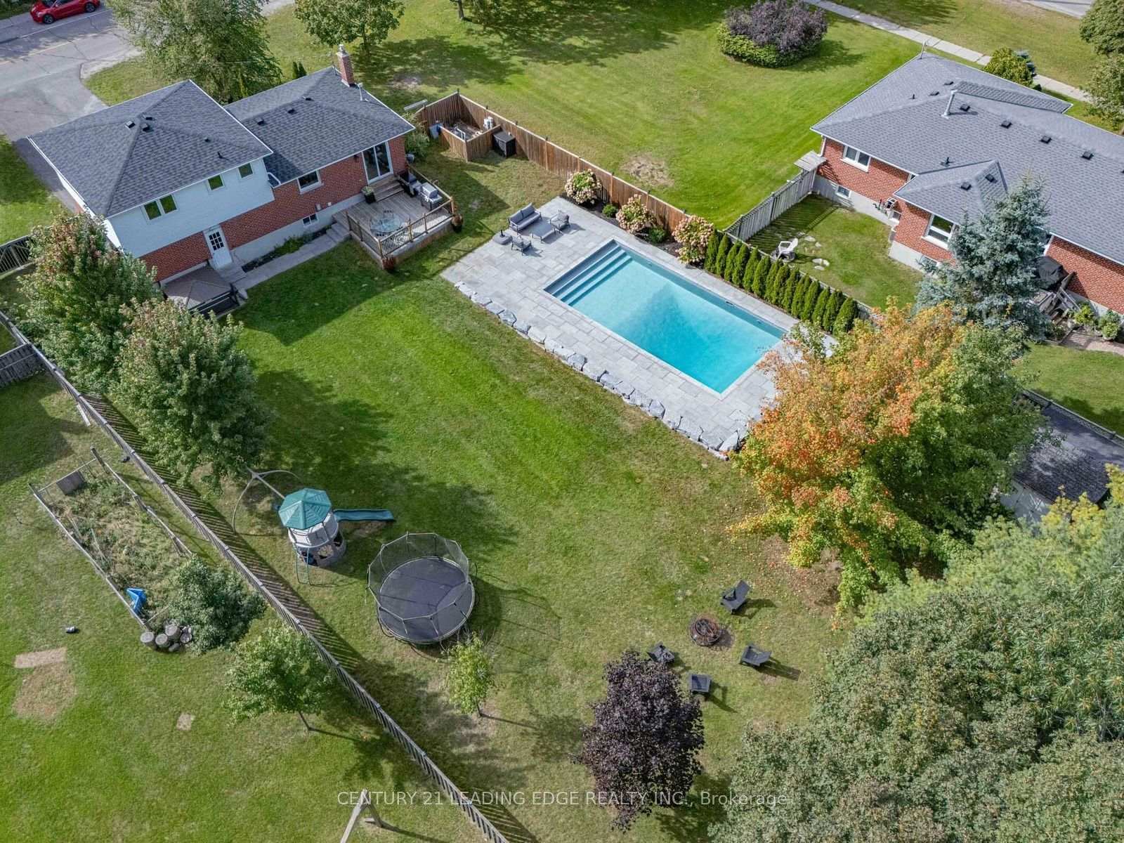 Photo 4 of 47 Centennial Avenue, East Gwillimbury, Holland Landing — HOMEH