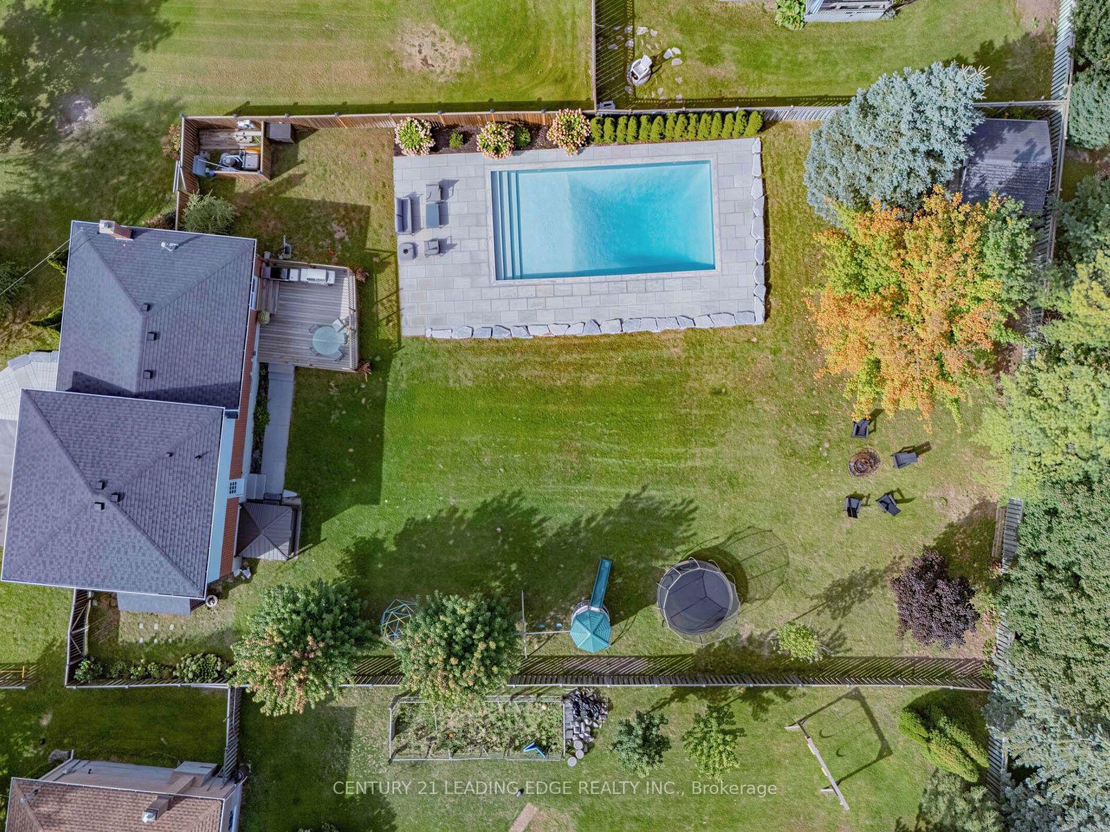 Photo 3 of 47 Centennial Avenue, East Gwillimbury, Holland Landing — HOMEH