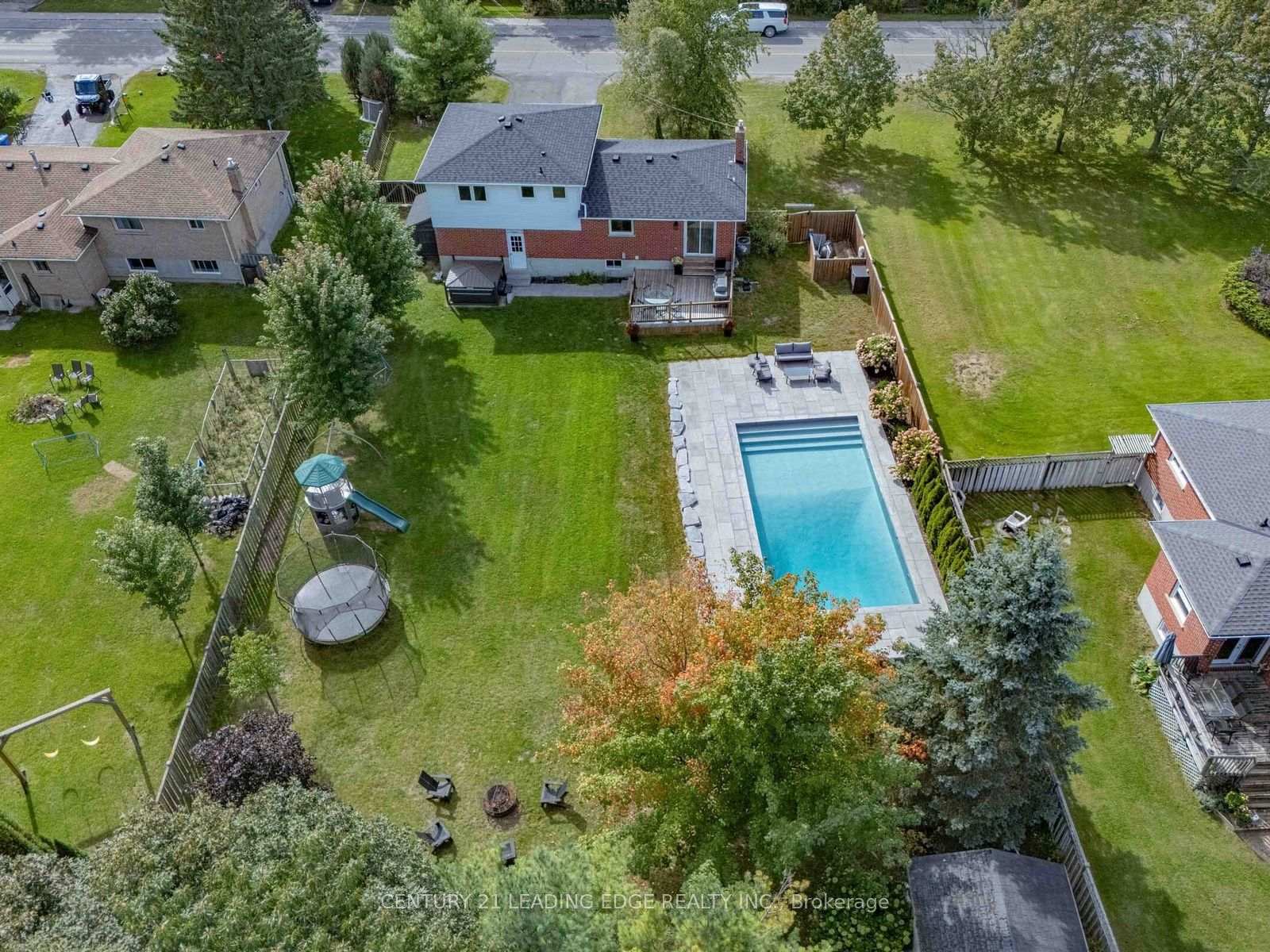 Photo 5 of 47 Centennial Avenue, East Gwillimbury, Holland Landing — HOMEH
