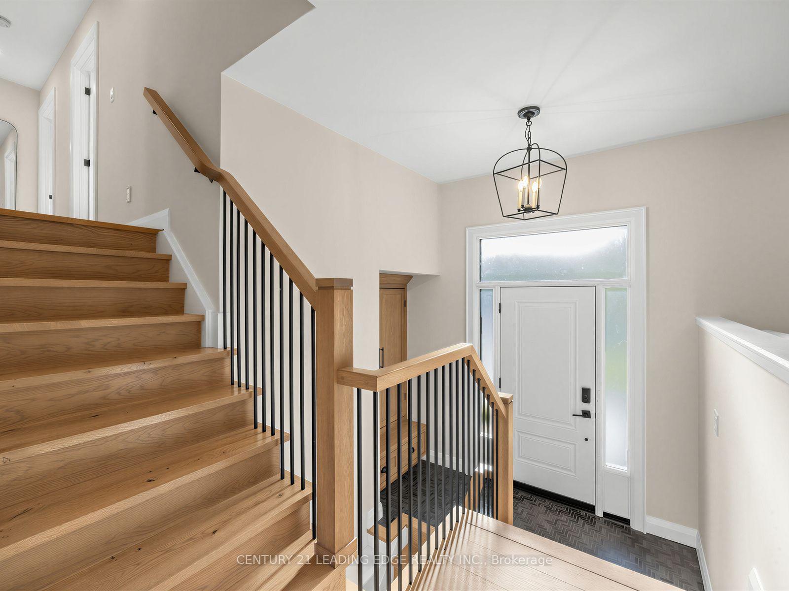 Photo 10 of 47 Centennial Avenue, East Gwillimbury, Holland Landing — HOMEH