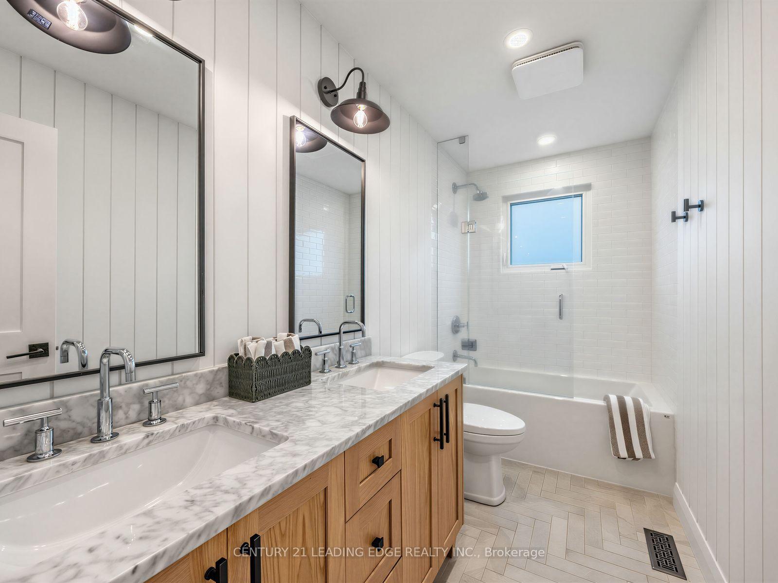 Photo 27 of 47 Centennial Avenue, East Gwillimbury, Holland Landing — HOMEH