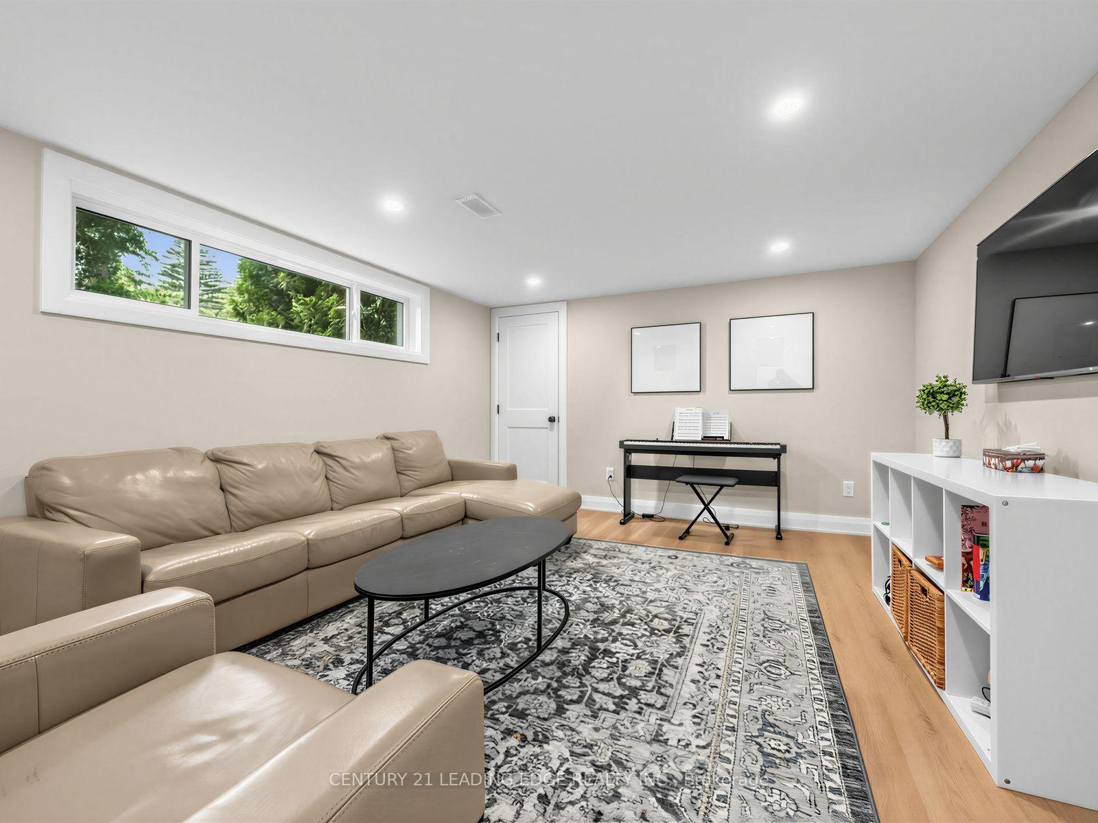 Photo 34 of 47 Centennial Avenue, East Gwillimbury, Holland Landing — HOMEH