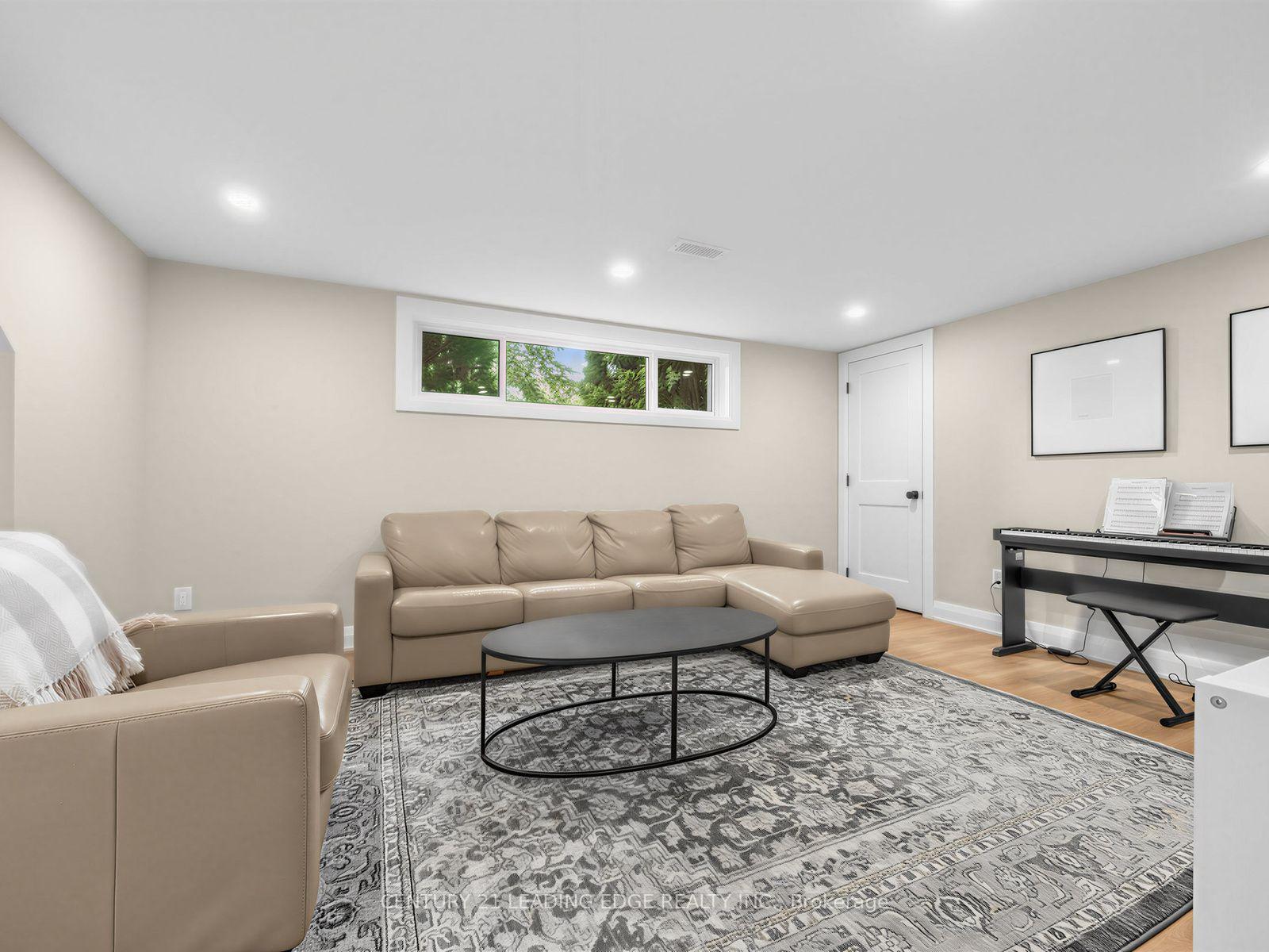 Photo 35 of 47 Centennial Avenue, East Gwillimbury, Holland Landing — HOMEH