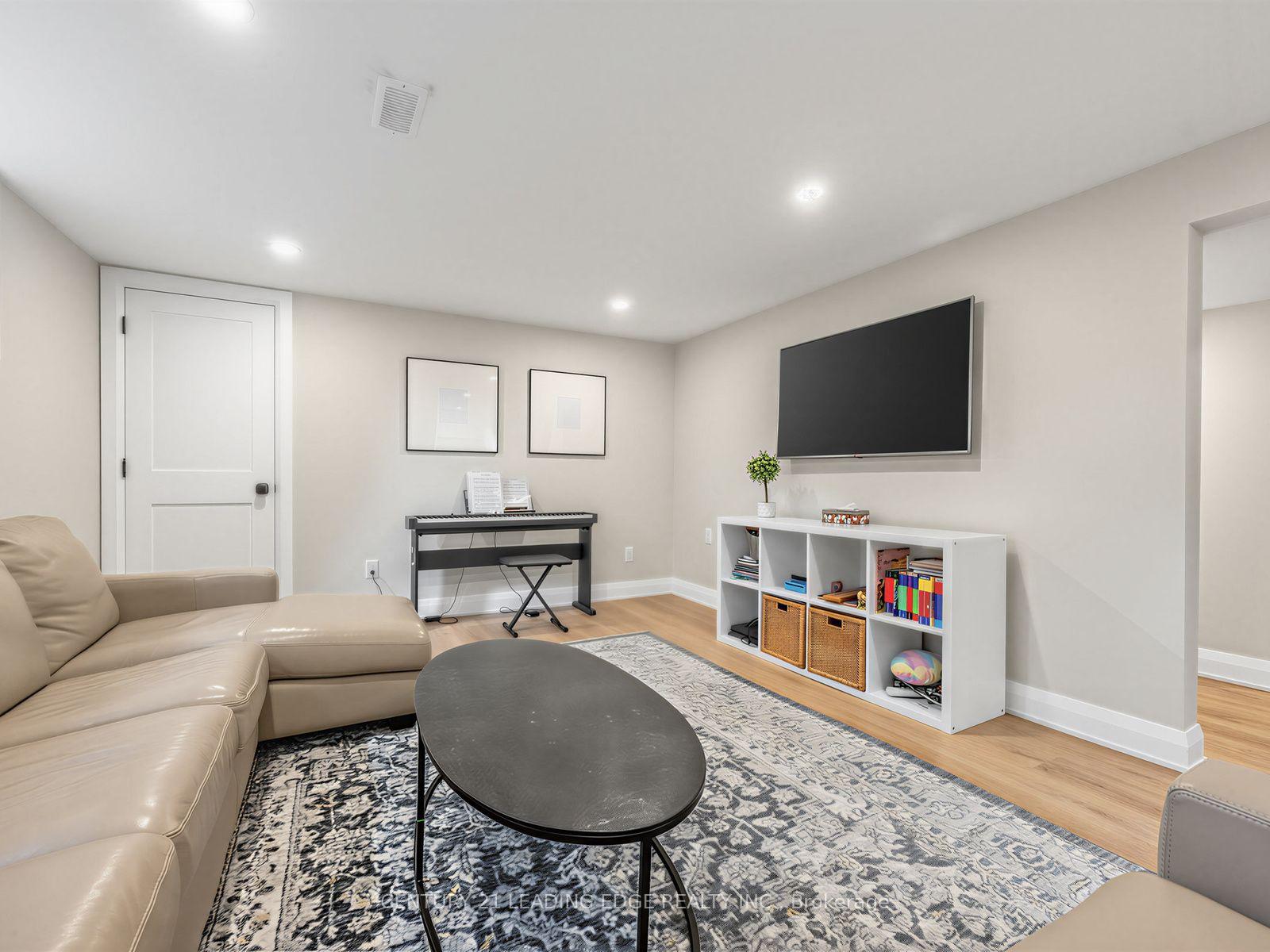 Photo 37 of 47 Centennial Avenue, East Gwillimbury, Holland Landing — HOMEH