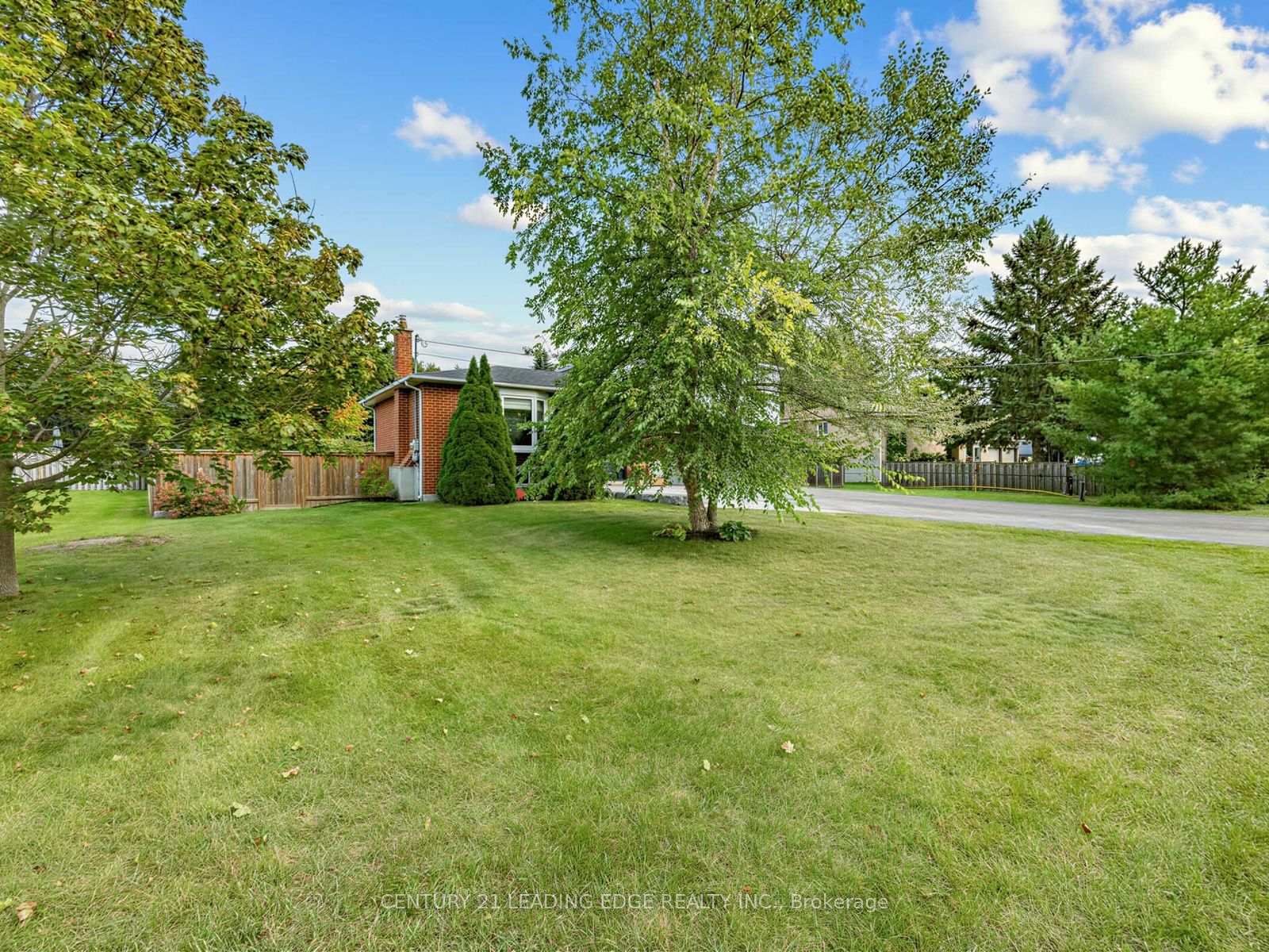 Photo 40 of 47 Centennial Avenue, East Gwillimbury, Holland Landing — HOMEH