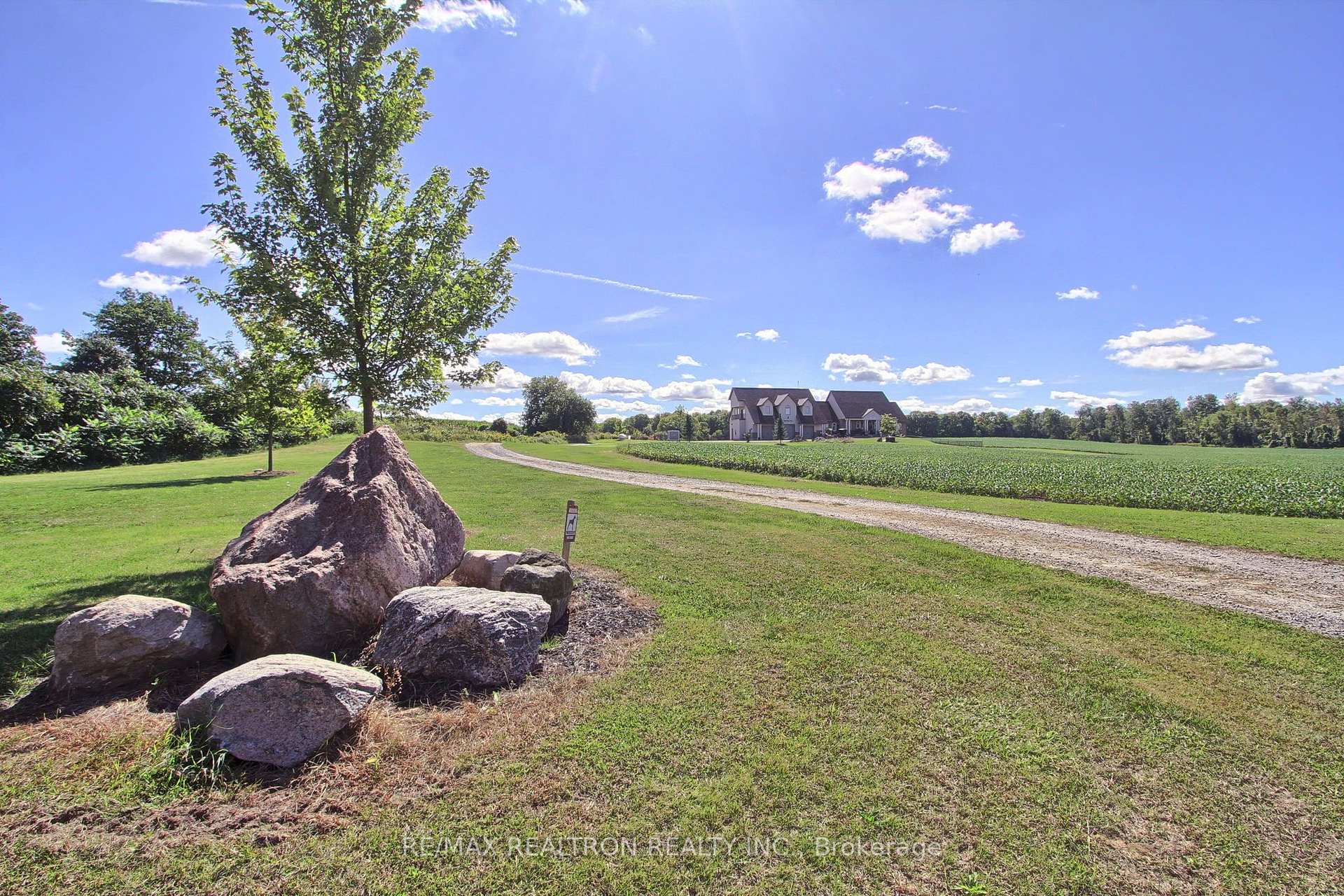Photo 2 of 2875 Holborn Road, East Gwillimbury, Rural East Gwillimbury — HOMEH