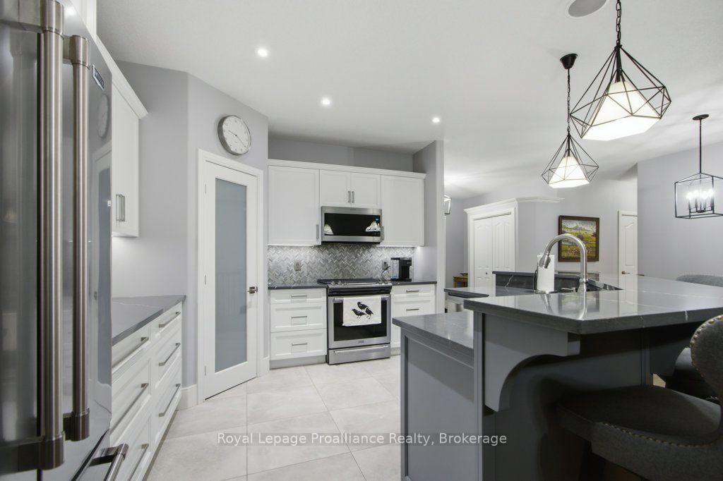 Photo 9 of 52 Oak Ridge Drive, Quinte West, Sidney Ward — HOMEH