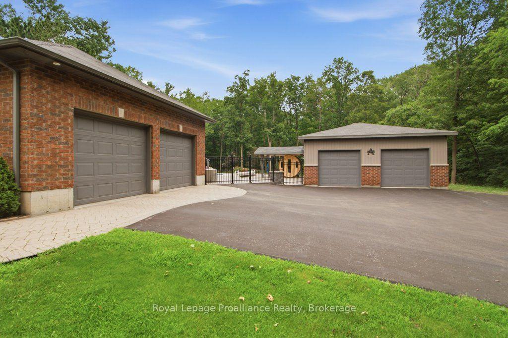Photo 32 of 52 Oak Ridge Drive, Quinte West, Sidney Ward — HOMEH
