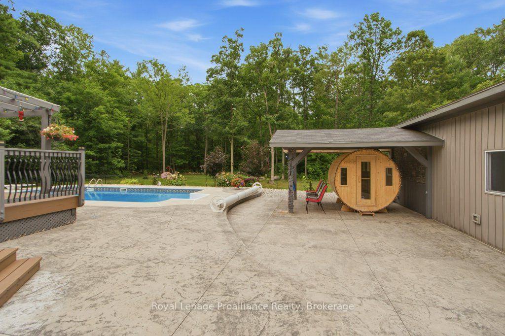 Photo 33 of 52 Oak Ridge Drive, Quinte West, Sidney Ward — HOMEH