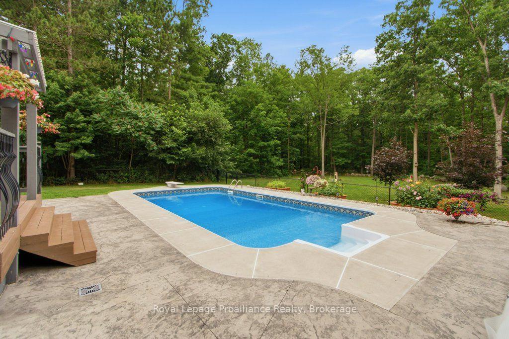 Photo 35 of 52 Oak Ridge Drive, Quinte West, Sidney Ward — HOMEH
