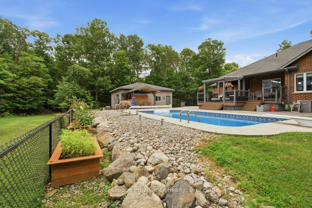 Photo 39 of 52 Oak Ridge Drive, Quinte West, Sidney Ward — HOMEH
