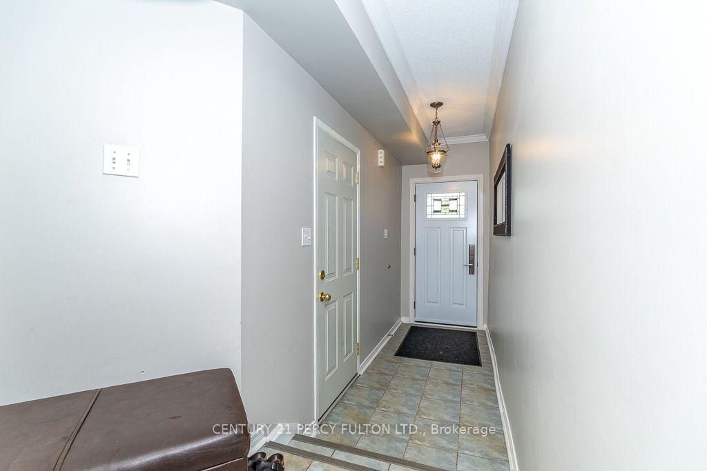 Photo 5 of 28 Rumi Crescent, North York, Victoria Village — HOMEH