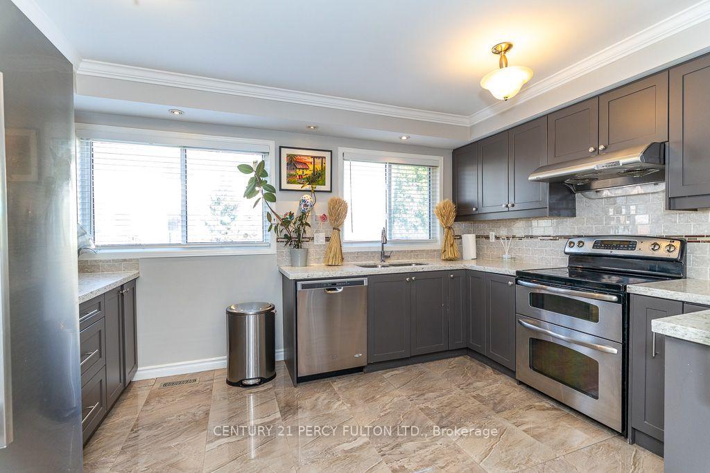 Photo 14 of 28 Rumi Crescent, North York, Victoria Village — HOMEH
