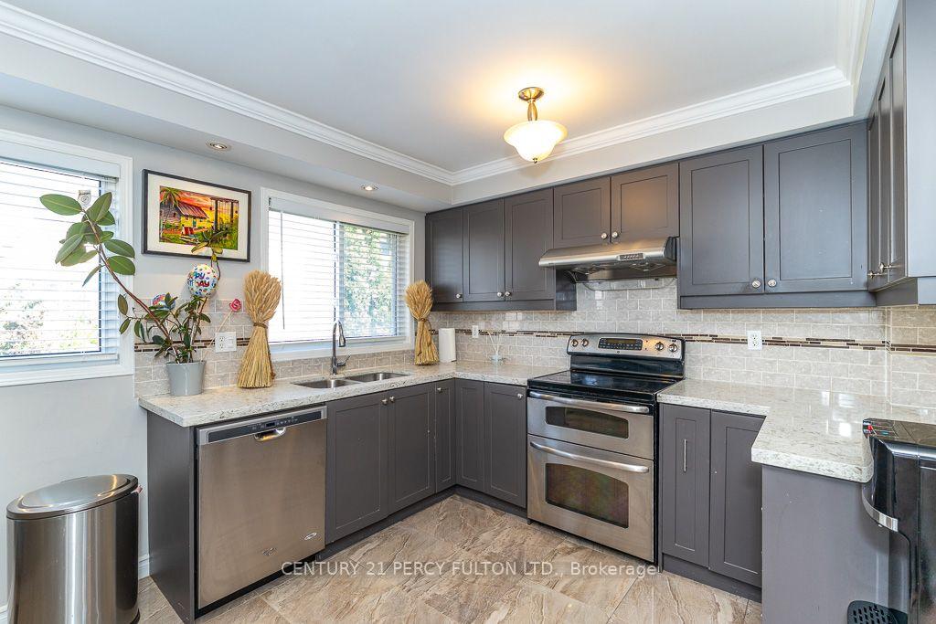 Photo 15 of 28 Rumi Crescent, North York, Victoria Village — HOMEH