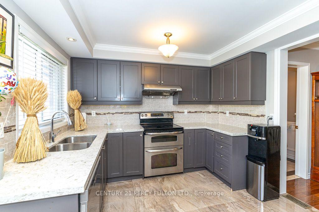 Photo 16 of 28 Rumi Crescent, North York, Victoria Village — HOMEH