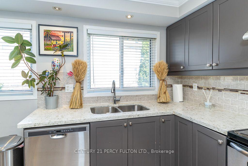 Photo 17 of 28 Rumi Crescent, North York, Victoria Village — HOMEH