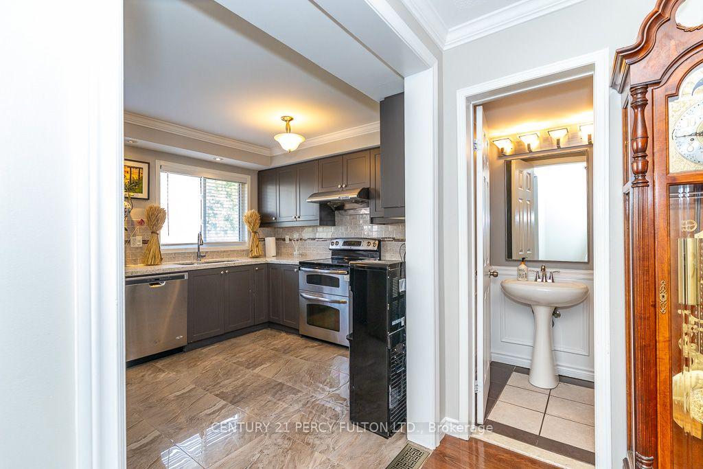 Photo 19 of 28 Rumi Crescent, North York, Victoria Village — HOMEH