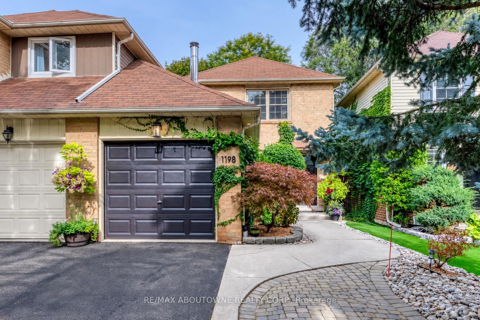 Photo 4 of 1198 Potters Wheel Crescent, Oakville, Glen Abbey — HOMEH