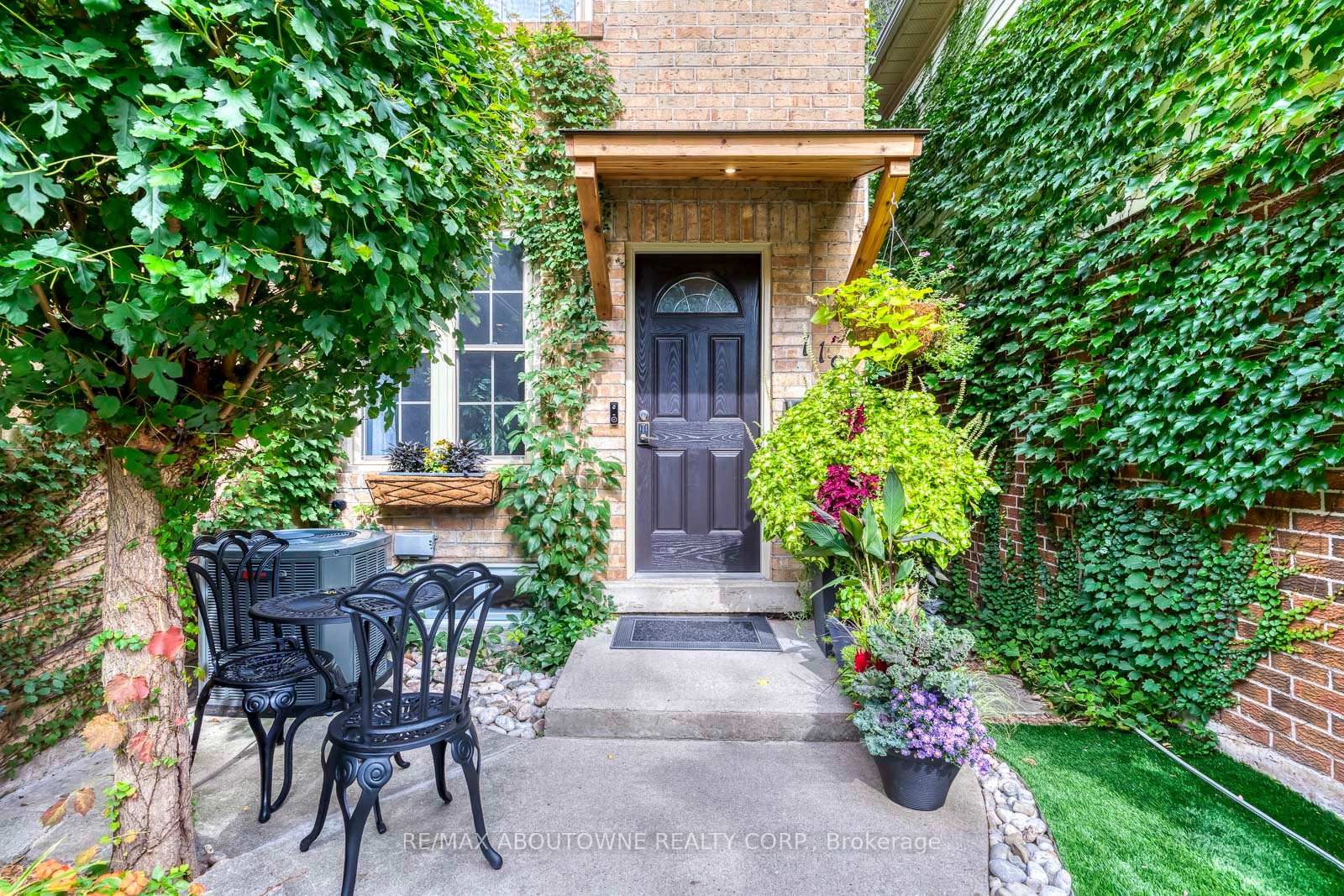 Photo 5 of 1198 Potters Wheel Crescent, Oakville, Glen Abbey — HOMEH