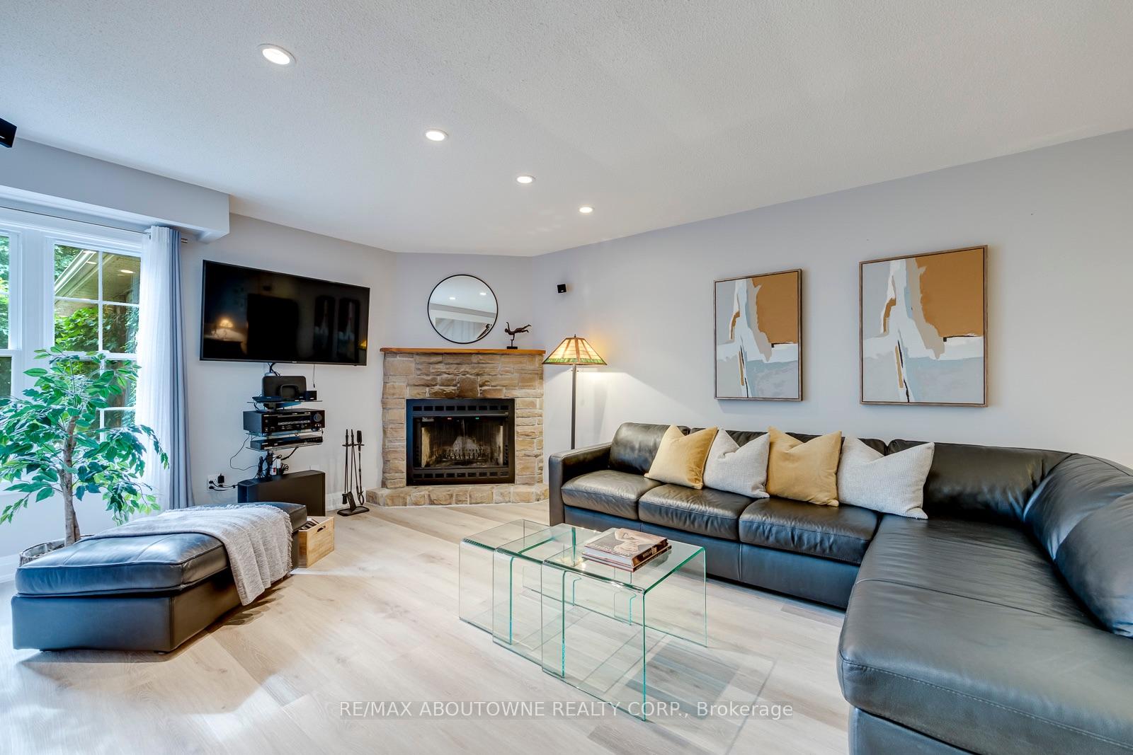 Photo 15 of 1198 Potters Wheel Crescent, Oakville, Glen Abbey — HOMEH