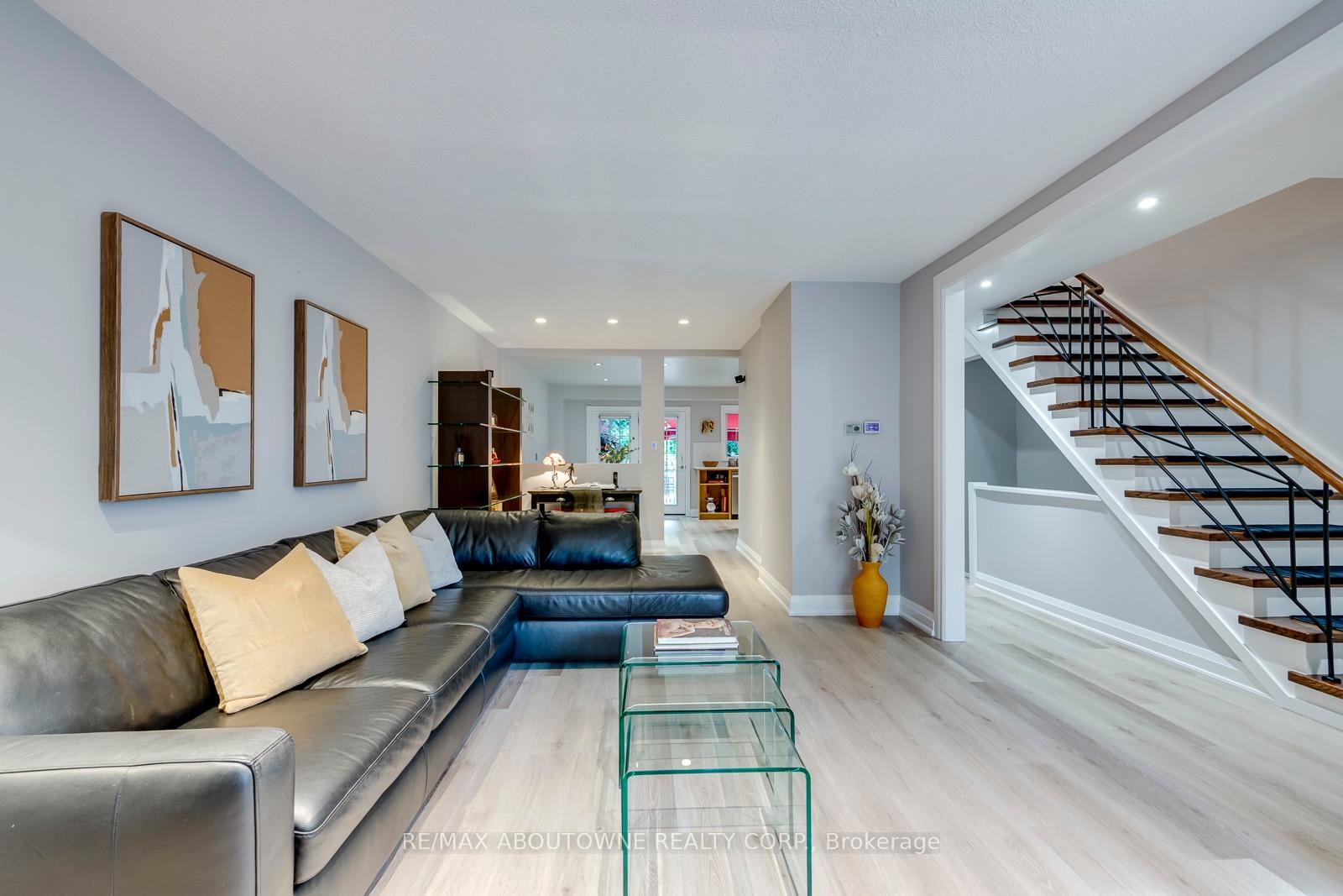 Photo 16 of 1198 Potters Wheel Crescent, Oakville, Glen Abbey — HOMEH