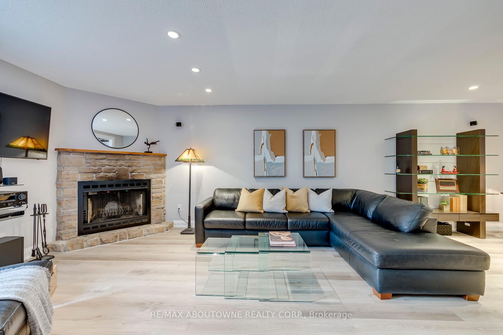 Photo 17 of 1198 Potters Wheel Crescent, Oakville, Glen Abbey — HOMEH