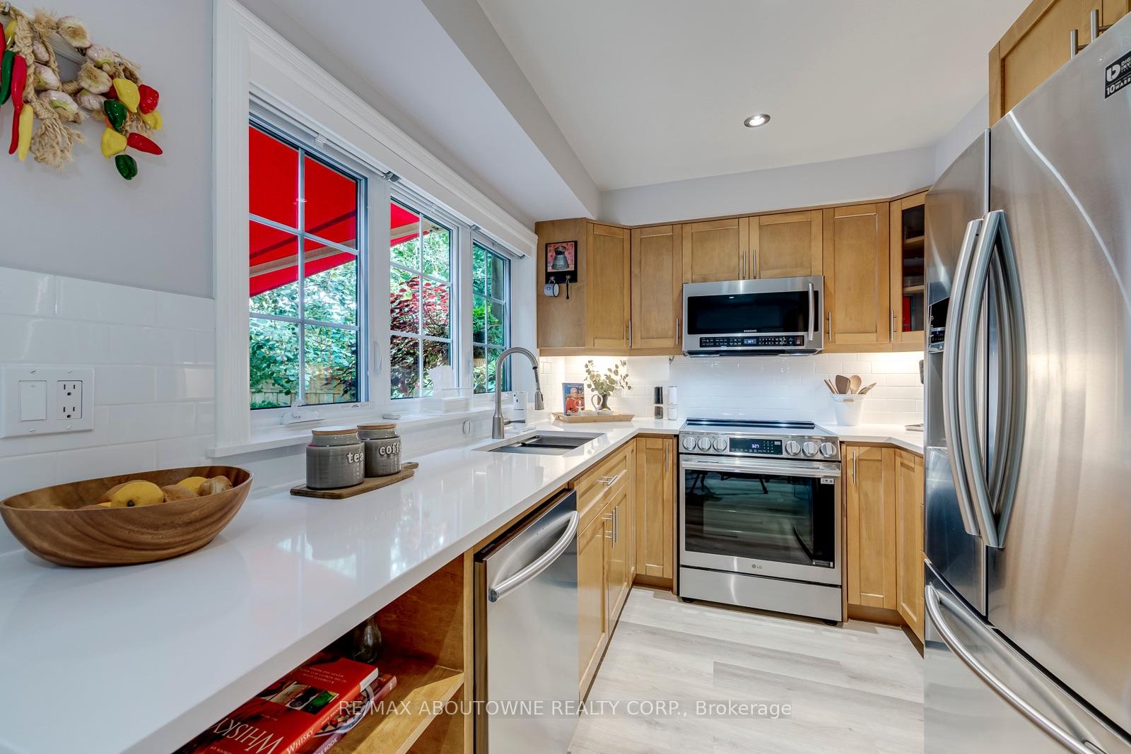 Photo 21 of 1198 Potters Wheel Crescent, Oakville, Glen Abbey — HOMEH