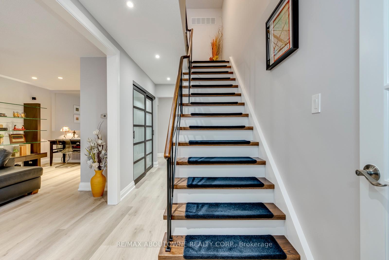 Photo 25 of 1198 Potters Wheel Crescent, Oakville, Glen Abbey — HOMEH